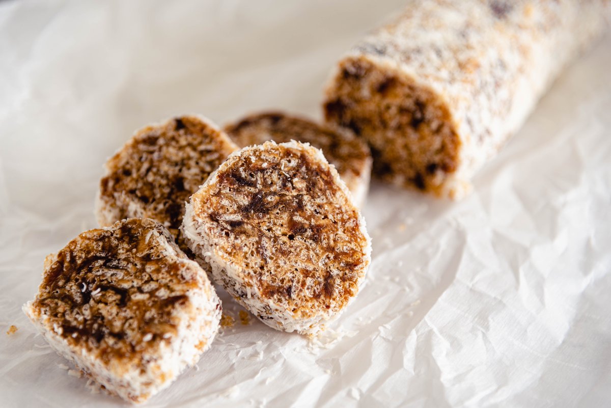 retrobakes's tweet photo. No-bake Date Rolls. A simple no-bake traybake. #traybakes #nifood #dates #ricekrisipes
Link to the video - https://t.co/XMn5n4CQXe
Link to the full recipe - https://t.co/r5xe2d8KwS https://t.co/Wlurpf1YQV