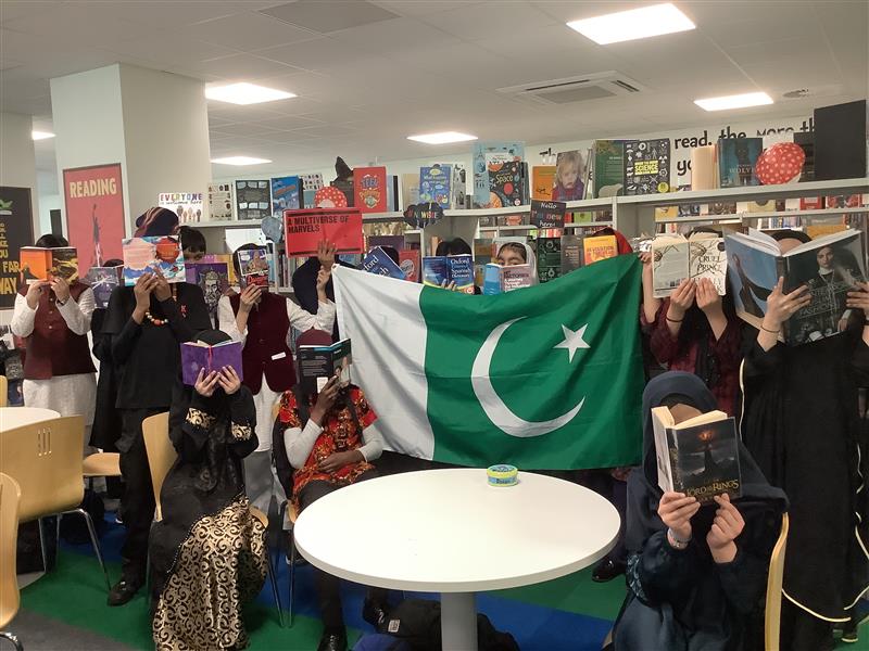 OasisLeesbrook's tweet photo. oday, our students and staff celebrated their cultural identities.  We couldn't be more proud of the diversity that we have here at Leeesbrook! 💚💙
#culture #culture #culturalheritage #portraitphotography #globalisation #globalisedindia #globalisedcultures #multiculturalidentity https://t.co/BsOvWbXUQt