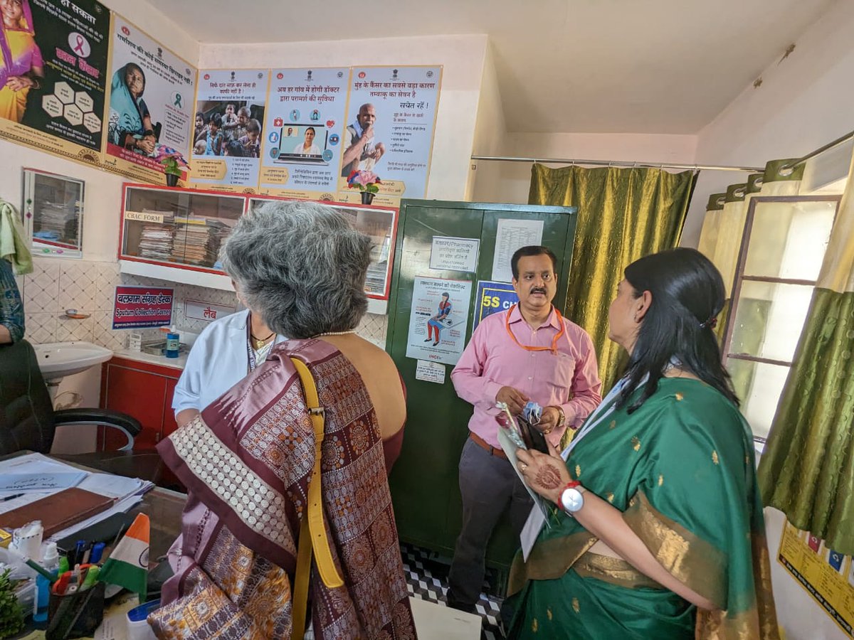 HWC_UP's tweet photo. Ms. Roli Singh, AS &amp; MD-NHM, @MoHFW_INDIA &amp; Soumya Swaminathan, Chief Scientist, @WHO visited @AyushmanHWCs Kardhana in Varanasi. They spoke with health workers about TB services, sputum transportation, and drug management.

Here are some glimpses📸

@nhm_up @ntep_UP @TbDivision https://t.co/u6pAm1oaP3