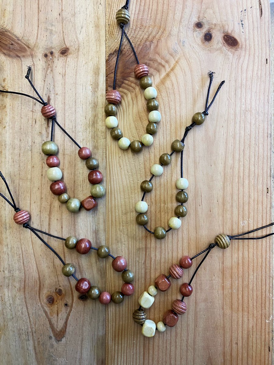 Worry free Friday! Started off our morning making “worry beads” ( κομπολόγια) 📿 #greekheritagemonth <a href="/TDSB_GHM/">TDSB GHM</a>