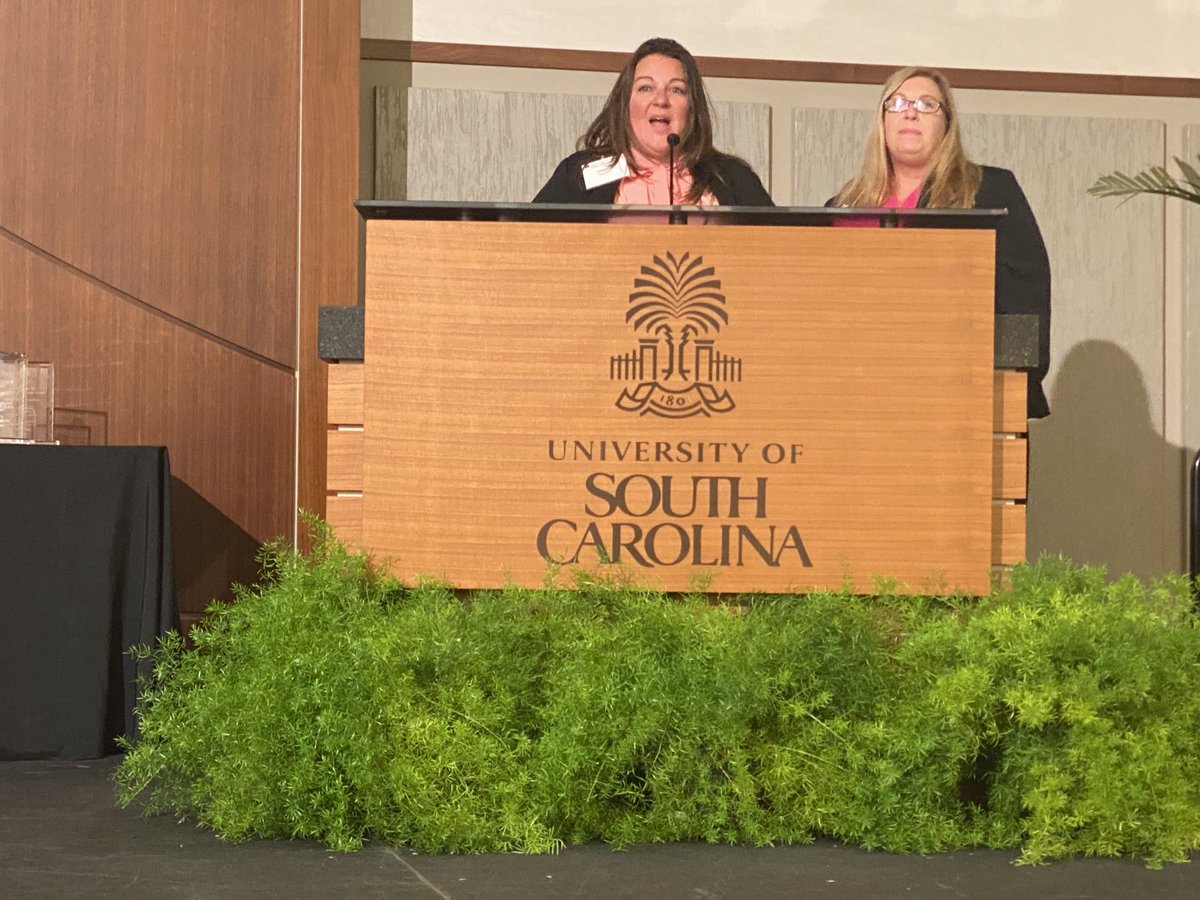 DEANUSCNURSING's tweet photo. #Cockcroft fellows Myra Whiten from #SpartanburgRegional and Jennifer Rogers from @theprismahealth presenting leadership project on improving retention and recruitment of night shift employees. @UofSCNursing https://t.co/ouUgXNmuXw