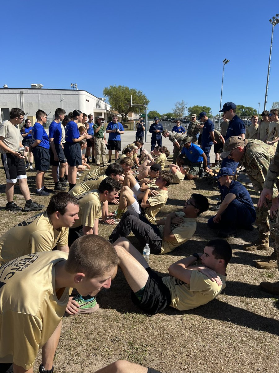 CHSFL082's tweet photo. Just a few 100 curl-ups to start the Friday off. #onehurricane https://t.co/OAicAS0fJA