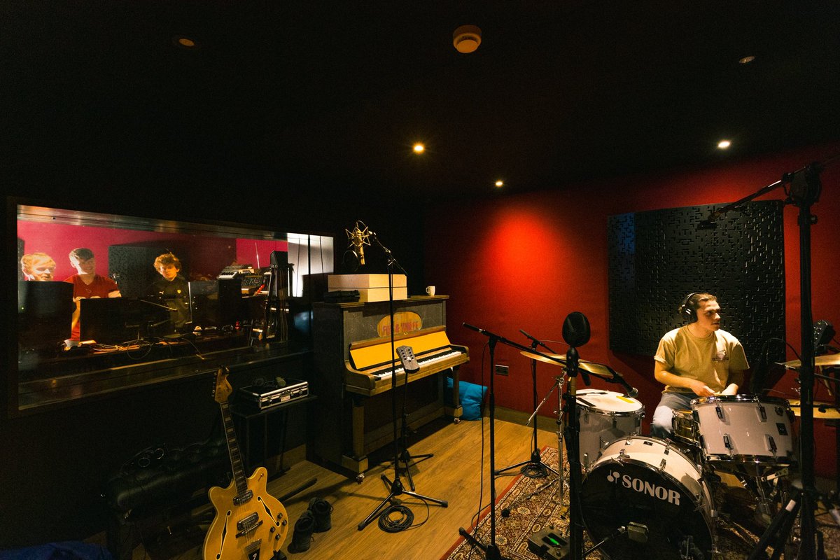 linefour_band's tweet photo. Twitter we have landed! 
LINE 4 are an Irish post-punk band based in Waterford. You can find us on Instagram and Facebook by clicking on the link in our bio.
We’ve just finished a huge recording session over the past week and we can’t wait to share our first single with you all! https://t.co/74vDr7Jzvl