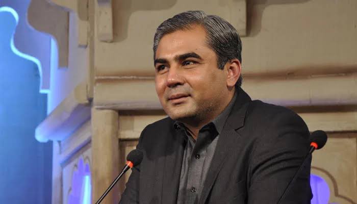 syed_bacha's tweet image. #Arrest_Hamad_Azhar
محترم وزیر اعلی صاحب
آج حماد اظہر نامی شرپسند نے پولیس کے اعلی آفسران کے تصاویر ایک لسٹ کی شکل میں جاری کئے 

حماد اظہر کے اس اقدام سے تمام پولیس افسران کے زندگیوں اور فیملیز کو خطرہ لاحق ہوگیا 

تین دن پہلے بھی ہمارہ ایک اعلی افسر بلوچستان میں جام شہادت نوش…