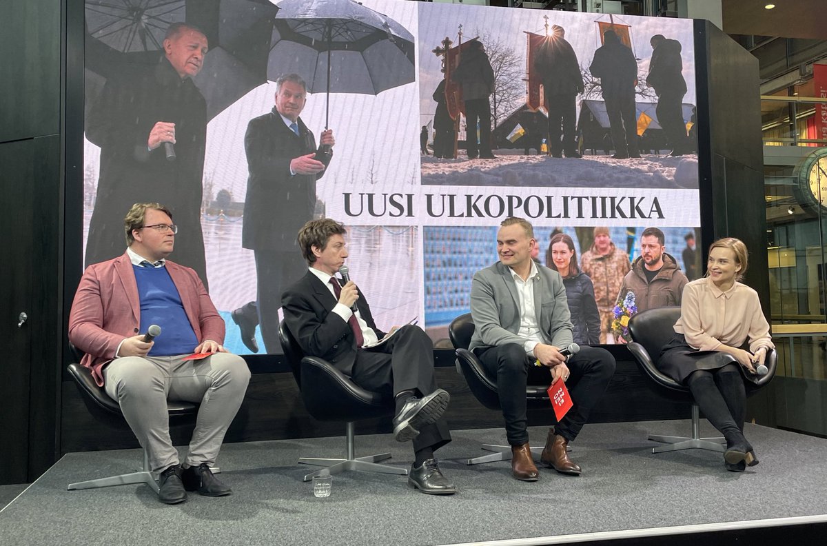 FIIA_fi's tweet image. Globaalissa demokratian ja autoritarismin kilpailussa 🇫🇮 tulee puolustaa liberaalia demokratiaa, toteavat @JuhaniKlemetti, @SakariPuisto ja @AtteHarjanne kolmannessa paneelissa.

Suurvaltasuhteista ehdokkaita haastattelevat @sinikukka ja @Veerala.

#ulpo #eduskuntavaalit2023