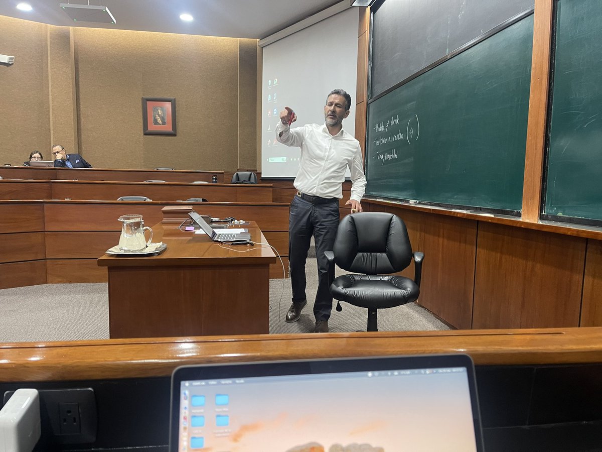 GalanMelo's tweet photo. Taller: Refuerzo Curricular, Universidad Hemisferios, IDE, Aula 2. Trabajamos para mejorar... "Sé parte de algo más grande". #universidad https://t.co/Xt4oaIZLFG