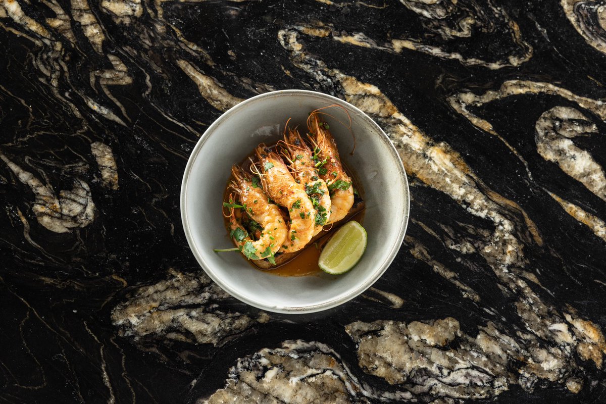 It's Friday! Surely that's enough of a reason to drop in and try our tasty chargrilled gambas with chilli, garlic, white wine and sourdough - book at charlottequay.ie 🤤