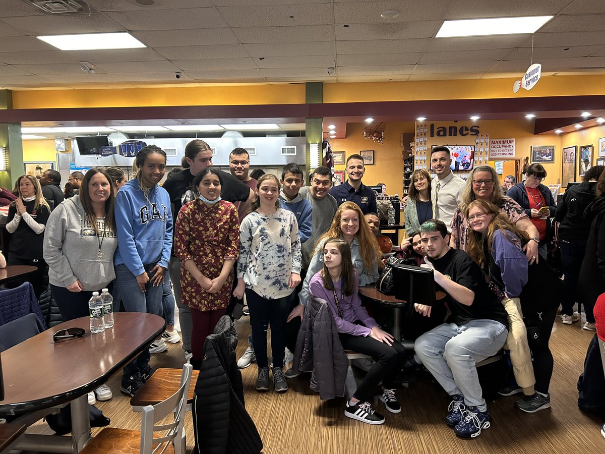 lucchesi_lisa's tweet photo. Bethpage representing at the Rolling Thunder Bowling Tournament #WeAreBethpage @BethpageUFSD @ACEingitwithV @MrGalganoBHS @RegateiroBHS https://t.co/qTBseOQBVr