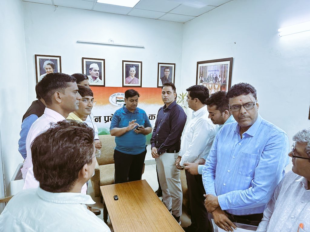 PRESIDENTBKN2's tweet photo. आज पीसीसी चीफ @GovindDotasra जी, शिक्षामंत्री @DrBDKallaINC जी,अति मुख्यसचिव अखिल जी अरोड़ा से प्राचार्य पदौन्नति में शिथिलन,उपप्राचार्य की ऑफलाइन कॉउसलिंग हेतु मुलाकात कर पैरवी की,सभी ने उचित कार्रवाई का भरोसा दिया
@RajCMO @ashokgehlot51 @ZahidaKhanINC @MohanSihag24 @DrAshokJat https://t.co/K1n3oekJwi