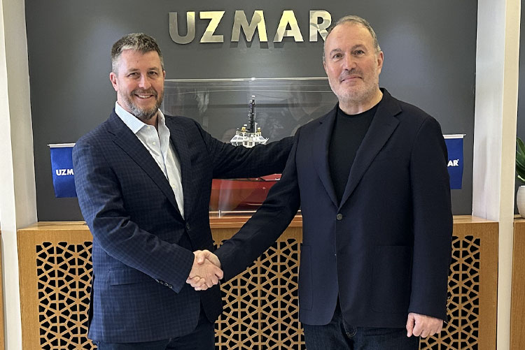 HaberDenizde's tweet photo. UZMAR elektrikli römorköre yeni tasarımla giriyor

UZMAR ve Robert Allan Ltd., yeni bir elektrikli römorkör serisi dizaynı için anlaşma imzaladı.

https://t.co/4J0TXLe9ip

#A.NoyanAltuğ #anlaşma #CEO #elektriklirömörkör #imza #MikeFitzpatrick #RobertAllanLtd #römorkör #UZMAR https://t.co/qX0v8zKJLL