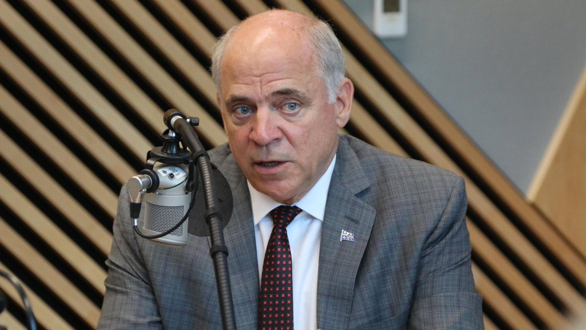 Québec met sur pause le projet de zone d'innovation en cybersécurité à Gatineau. 

« Le privé n’était pas au rendez-vous », a dit le ministre @MinFitzgibbon au micro de <a href="/MelCulture/">Mélanye Boissonnault</a> 🎙️

⏯️ ici.radio-canada.ca/ohdio/premiere…