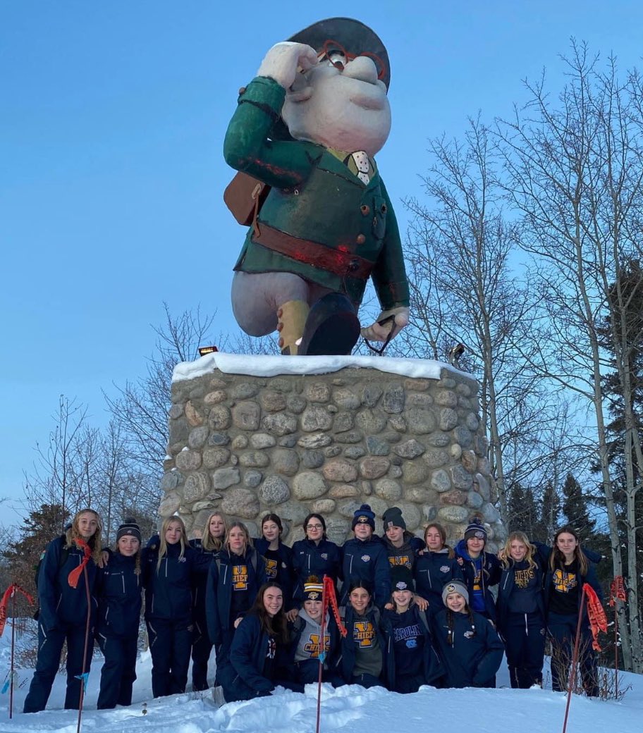 YHBantamChiefs's tweet photo. What a season for all these young women! (And Kyle 😊) They worked so hard and created lifelong memories and friends.  There is no doubt these girls will all go on to be very successful both on and off the ice in their future careers. ❤️🏒🥅.  #chiefforlife #nittygritty https://t.co/cjCHgIB7yC