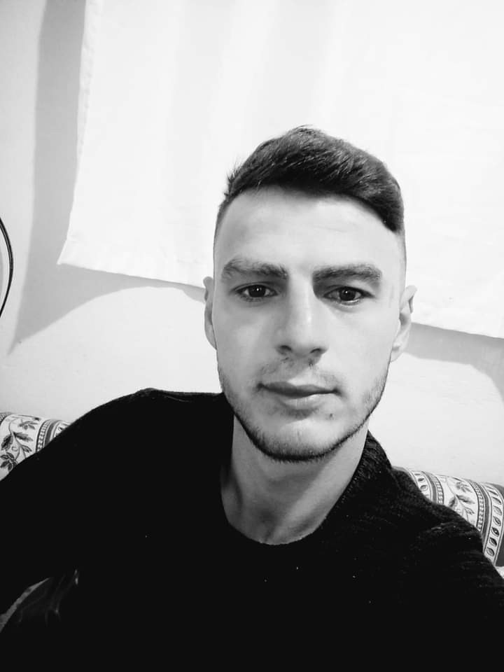 Lort51's tweet photo. Dışarıdan İyiyizde İçimizdeki Sıkıntılar Büyük https://t.co/nudus3V9y7