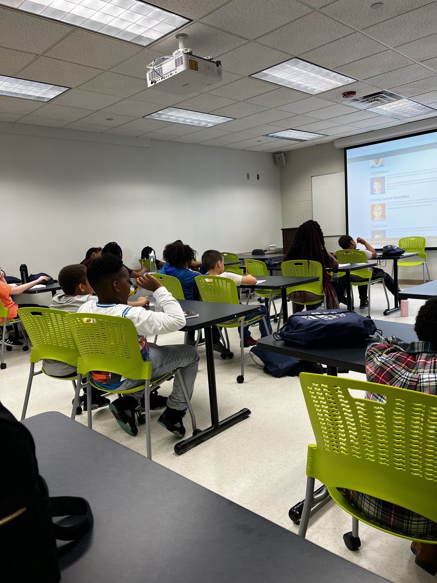 AnnBell4th's tweet photo. Seeing my little Eagles being college students for a day reminds me of how important my job is preparing them for the future. @PrinceEdwardSch @ParticipateLrng @LongwoodLancers https://t.co/RSDnaIdcGo