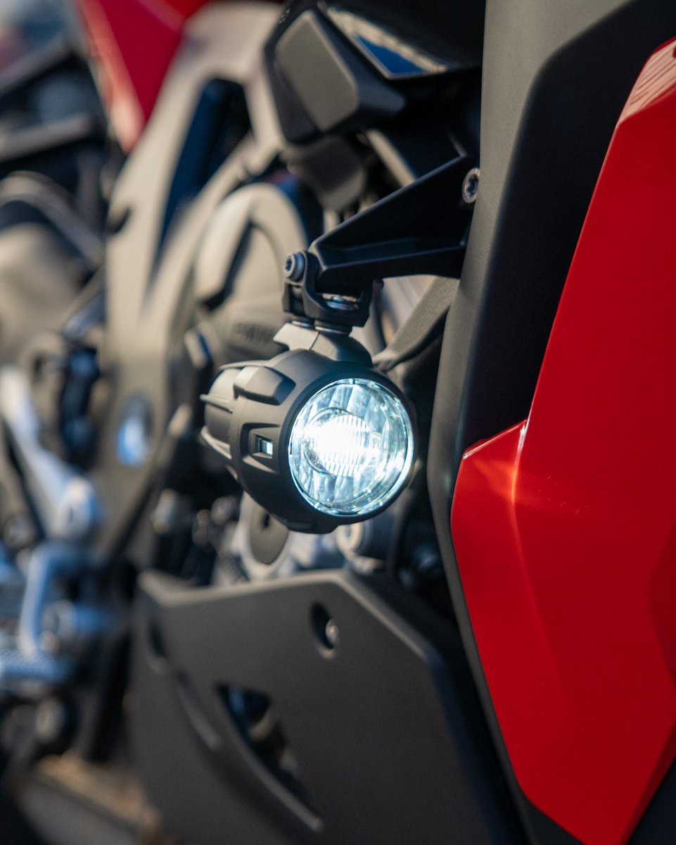 BMWPL_Bikes's tweet photo. The S 1000 XR's outstanding ergonomics with the upright, relaxed seat position, allows you to fight for every curve and straightaway all day. A racetrack that only finishes when you want. How it should be. That is how we view the XR.
#S1000XR #S1000 #Motorrad #MotorradFans https://t.co/ki6BA0V979