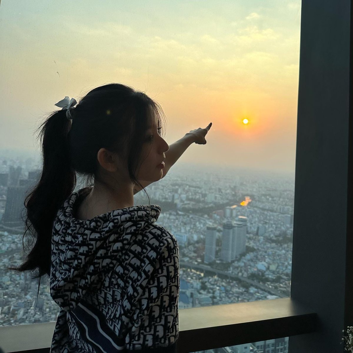 krysiefara's tweet photo. Udah maghrib tuh yuk buka, mau emut hahaa ooopsss

#model #modeling #modelindonesia #modelasia #cosplay #cosplayer #mood #vibes #goodvibes #teacher #friday #fridaymood #fridayvibes #JumatBerkah https://t.co/8298N6CwSB