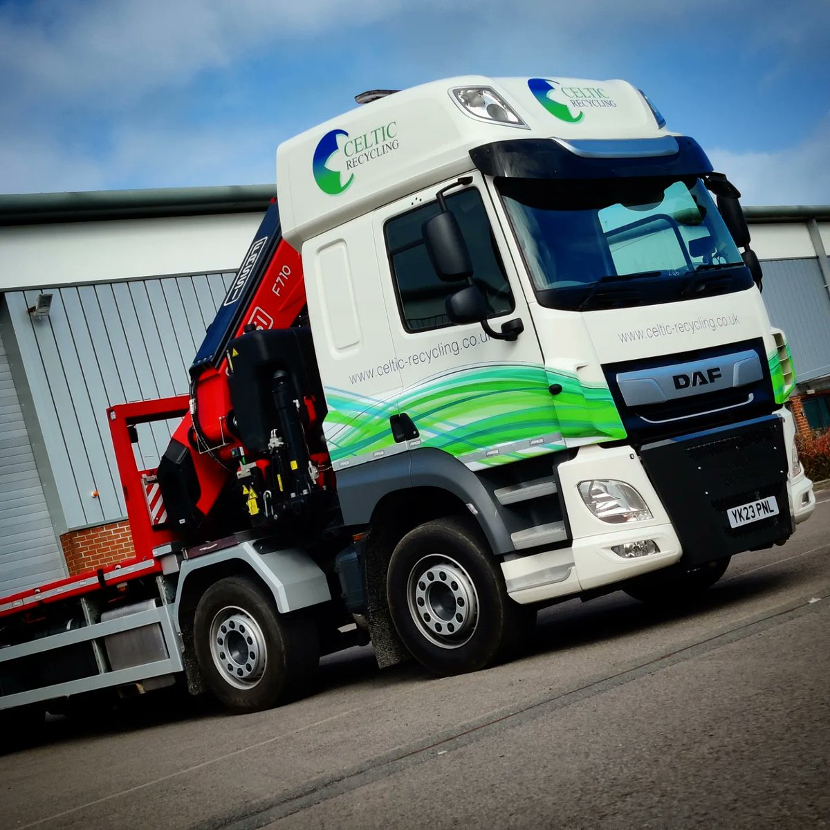 EliteSigns's tweet photo. We've had #truck loads of... 🤔 umm well, #Trucks in this week to #brand.
Bookmarked by a @celticrecycling trio, @sl_recycling, #alanpriceandsons trailer & finishing off the week with a @ForwardWaste #hookloader.
@BSGAUK
@Metamarkuk
@printMAXuk
#hgv #lorry #lorries https://t.co/027yMBODno