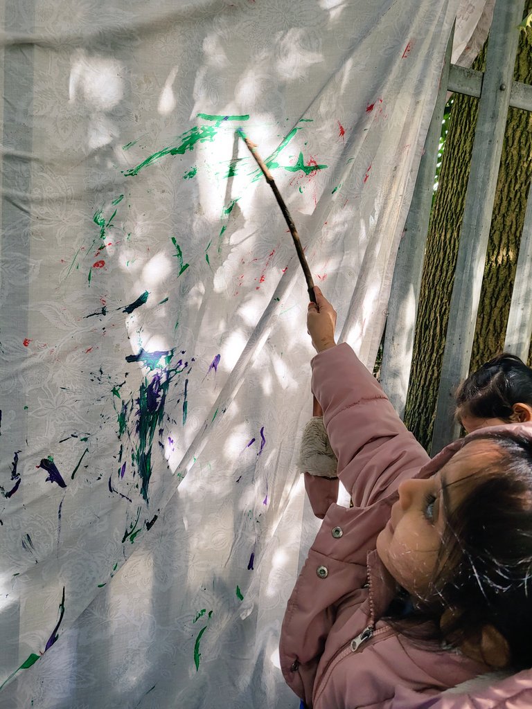 EYFSatStPhilips's tweet photo. Painting on a large scale with sticks of all shapes and sizes in the forest today. "It's the biggest painting ever!" A #forestschool #notastick @EYTagteam @BfdForestSchls @STPHILIPSCE @WeAreBDAT https://t.co/WyVL7m4883