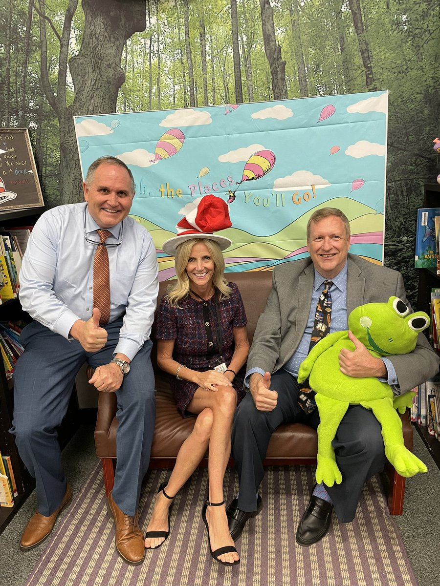 ireneonsolana's tweet photo. Celebrating Associate Superintendent John Wright as he retires today!  Thank you for your years of service to the students, families and staff of OCPS.  Best wishes for new adventures! https://t.co/x0VUo5HhGS