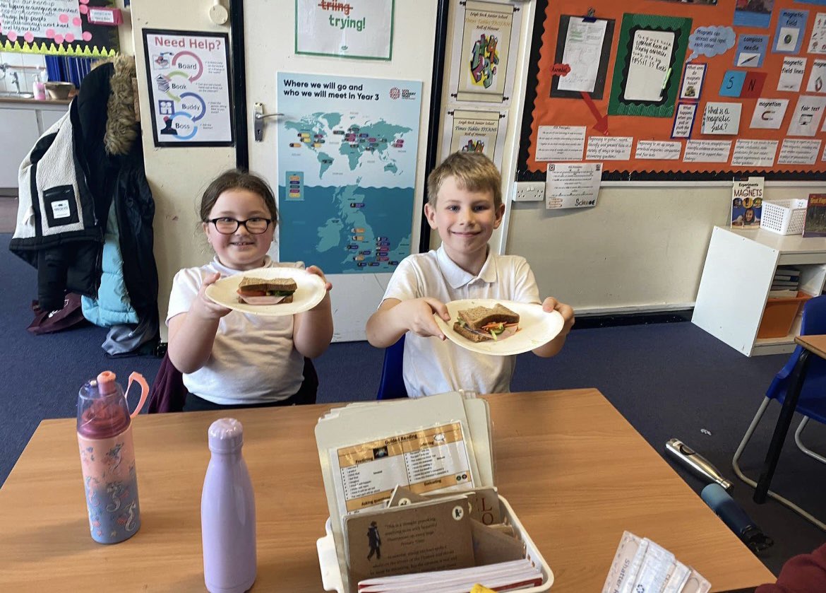 StephC0908's tweet photo. In DT this week Year 3 had great fun following instructions to make some delicious, healthy sandwiches!😋🥪
#buddingchefs @AaronLionLearn @LionAcTrust https://t.co/mR5mkHJmy2