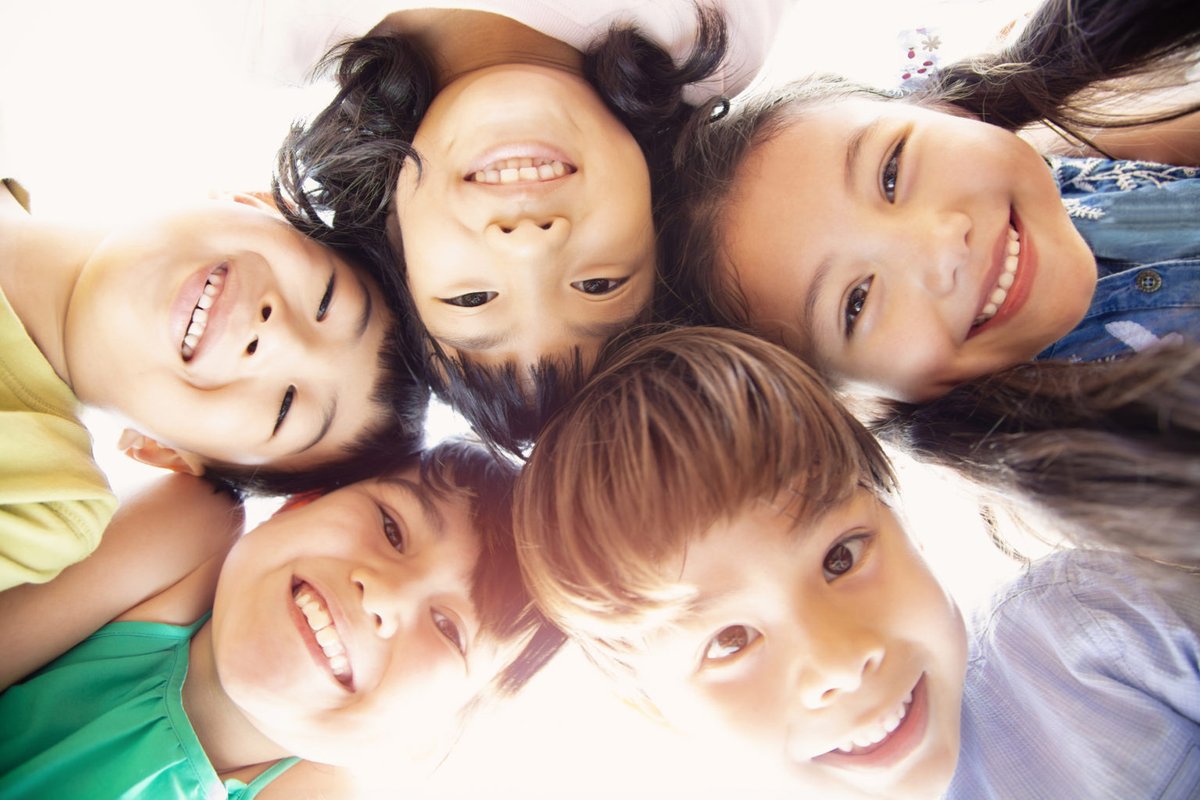 Did you know kids who spend more time outside are less likely to develop myopia (nearsightedness)? If you're looking for ways to spend more time outside, check out our Spring activities checklist for ideas! 🌼 What are your favorite spring time activities? mymyopia.com/spring-2022-ch…