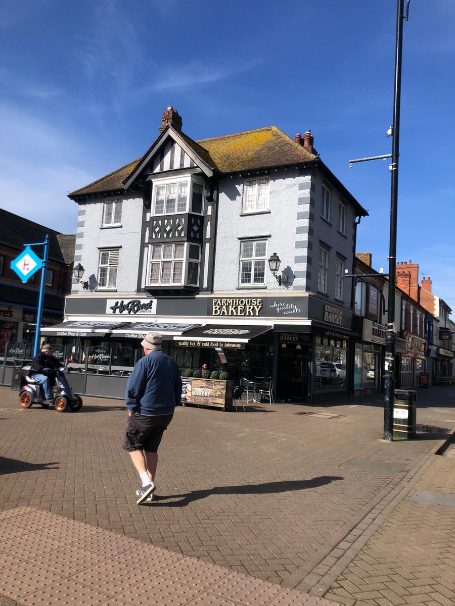 Our Project Manager Alice was out and about today in sunny #Skegness making progress on our Town Deal projects. 
Visit our website to find out about our work in Skegness and Mablethorpe: heritagelincolnshire.org/projects/town-…

#TownsFund #MidlandsEngine @luhc <a href="/ConnectedCoastL/">Connected Coast</a> <a href="/EastLindseyDC/">East Lindsey District Council</a>