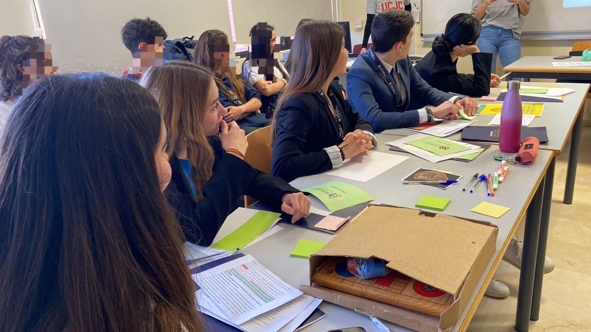 Los alumnos del #clubdedebate ya que quedaron semifinalistas en la <a href="/Ligadebatecicae/">Liga de Debate CICAE</a> <a href="/CICAE_Educacion/">CICAE</a> ya están en la <a href="/universidadcjc/">UCJC</a> para participar en la final de la #ligadedebatepreuniversitario que finaliza mañana!! 
Ánimo!💪💪