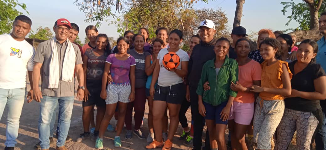 #ComunaYProducción seguimos avanzando en el fortalecimiento de nuestro partido, no dejaremos ningun espacio de nuestro Estado por visitar.
Estructura Regional y Municipal se fueron a la parroquia Guardatinajas del Municipio <a href="/Mrt_Fco_Miranda/">X Oficial MRT. CALABOZO</a> 

#NiCorrupciónNiPrivatizacion