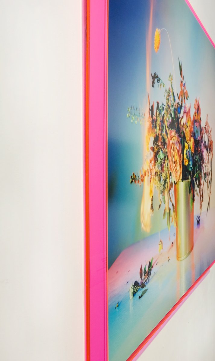 Today's art of the day: a stunning custom framed photography piece by Amanda Arcuri💐In love with the neon pink and the bright florals 😍

petroffgallery.com/collections/ph…
.
.
.
#art #photography #frame #neon #pink #glowing #artgallery #petroffgallery #floral #contemporary #modern