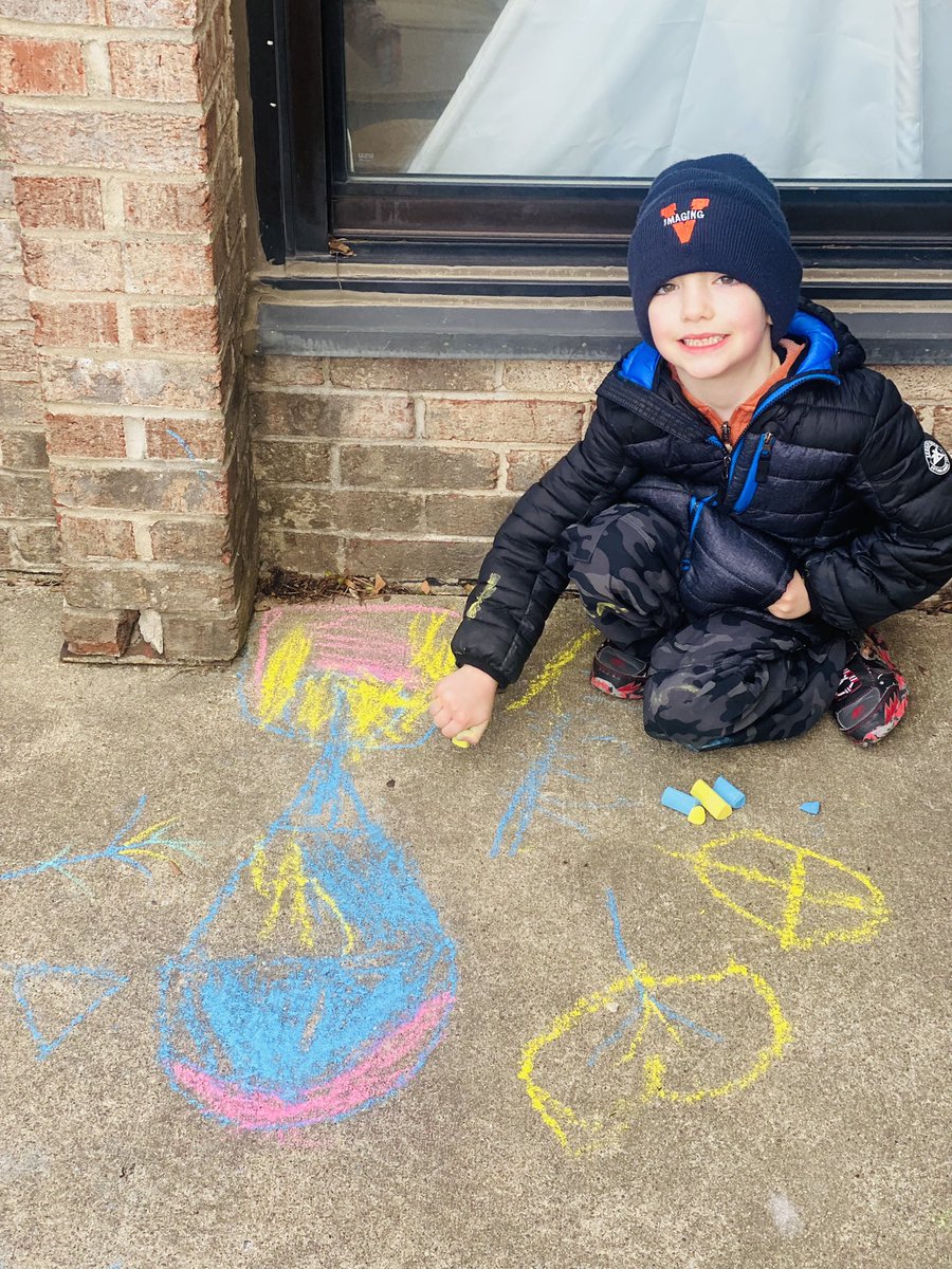 MrsDoyleSD54's tweet photo. Happiness Day 🧡🐸 Sidewalk Chalk Art 🖼️ #wearemuir #sd54 #muirmoments #walkproud #Kindergartenart https://t.co/h1XLXKWXAv