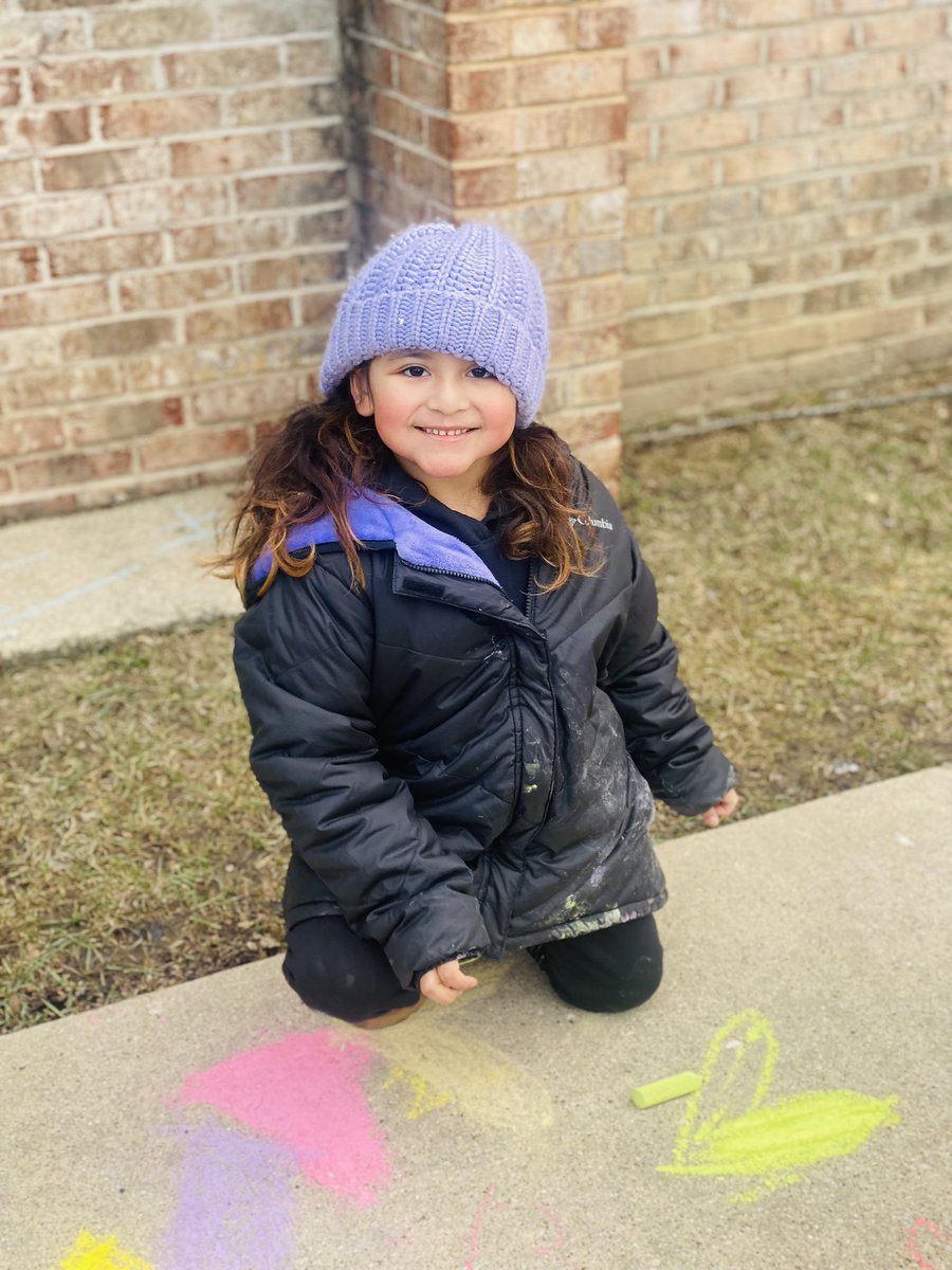MrsDoyleSD54's tweet photo. Happiness Day 🧡🐸 Sidewalk Chalk Art 🖼️ #wearemuir #sd54 #muirmoments #walkproud #Kindergartenart https://t.co/h1XLXKWXAv