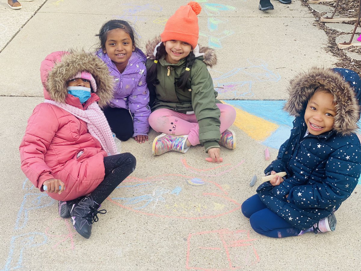 MrsDoyleSD54's tweet photo. Happiness Day 🧡🐸 Sidewalk Chalk Art 🖼️ #wearemuir #sd54 #muirmoments #walkproud #Kindergartenart https://t.co/h1XLXKWXAv