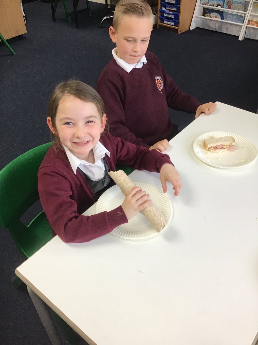 MrsEmmaThompson's tweet photo. This term in Food Tech we have been designing a healthy packed lunch for an explorer. We finally got to make and taste them yesterday and we loved it! Lots of children chose to try new things like flatbread and mango 🌮🥗🥪🥭

#MoorsidePADesignTechnology #MoorsidePAMemories https://t.co/kG5wKgzHOo