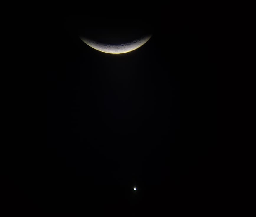 dhairyagajara's tweet photo. Moon Venus Occulation!
Photo Courtesy- Het Ahir, Regional Science Centre, Bhuj
#occulation #astronomy https://t.co/xMStGQ9TcK