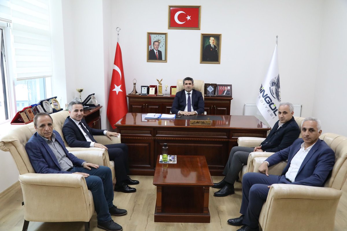 vahdettinagin's tweet photo. Bingöl Belediye Başkanımız Sn. Erdal ARIKAN’ı ziyaret ettik. Engin bilgilerinden  istifade etme imkanı bulduk. Gösterdiği ilgi ve alakadan ötürü kıymetli Başkanımıza teşekkür ederim. https://t.co/OPZxaIJHvz
