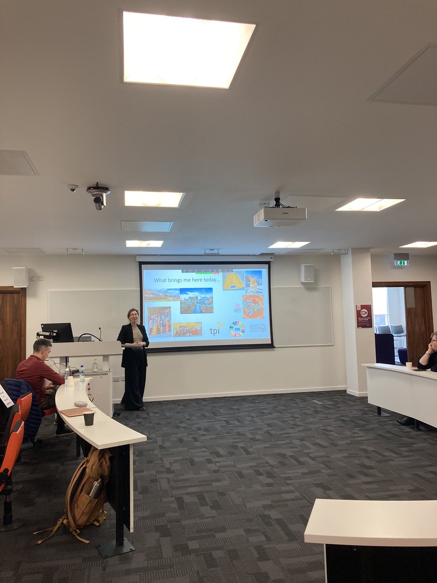 Fantastic to hear <a href="/LornaBenton9/">Lorna Benton, PhD</a> present her <a href="/FoodPolicyCity/">Centre for Food Policy</a> MSc dissertation research at #cityshps #OneHealth International Symposium <a href="/CityHSRM/">HSRM @ City</a> <a href="/CityUniLondon/">Anna</a>