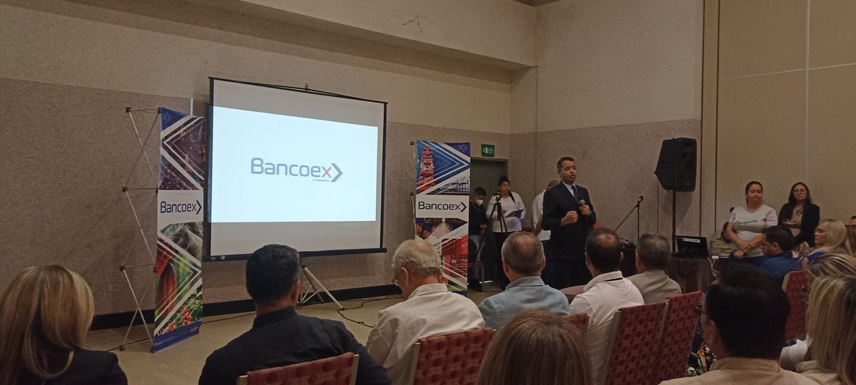 #24Mar #Ahora El alcalde <a href="/LuisJonasReyes/">Luis Jonás Reyes</a> está presente en el taller de "BANCOEX EMPRENDE" dirigido a empresarios y emprendedores que ayudará a diversificar la economía de #Iribarren <a href="/delcyrodriguezv/">Delcy Rodríguez</a> <a href="/BancoexVE/">Banco de Comercio Exterior</a> #UnidosContraLaCorrupción