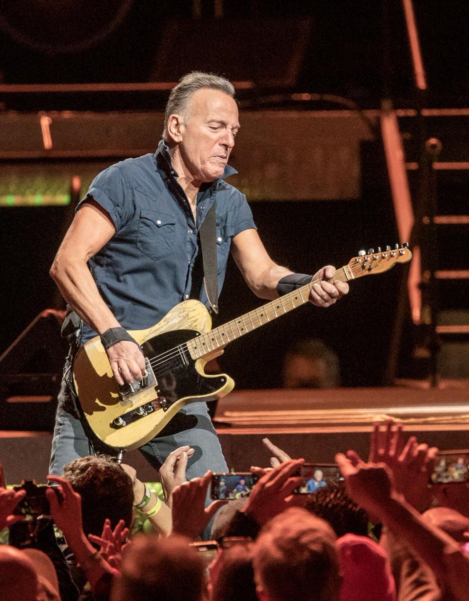 seankirst's tweet photo. A last addendum - day after @springsteen performance in #Buffalo - on #darkness concert at @SheasBFLO, 1978, that holds such resonance in so many memories. Here's #EricJensen of @BNphotographers image for @TheBuffaloNews from that show, juxtaposed with @hsjrphoto from last night: https://t.co/5fB3p6zfBn