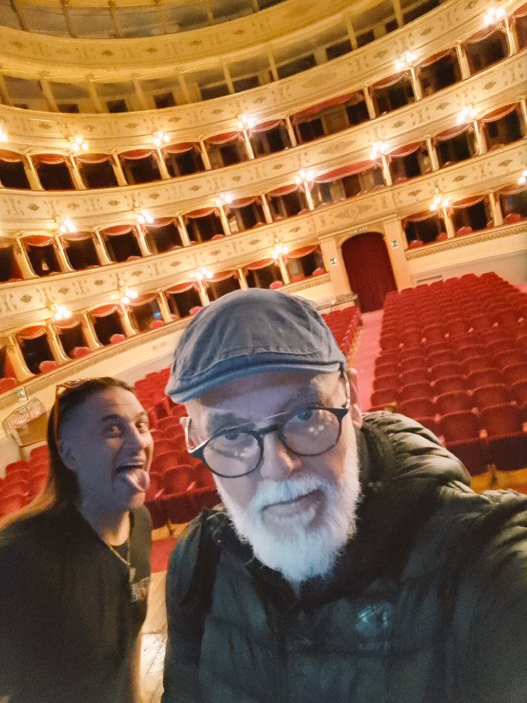 FikoFunk's tweet photo. #carolapuddu Papà e Zio Cheratina 🤣 https://t.co/gvPB6bzmMN