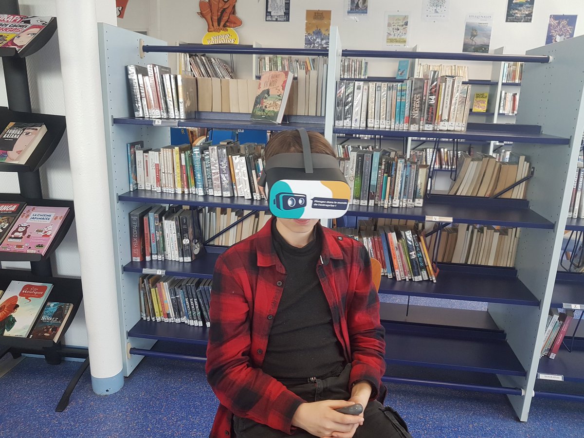 ernaux's tweet photo. Le #CDI en mode #VR test des solutions #Orientation #Cycle4 @YannickThevenet.@DanePoitiers @melabdnelle cc @philippemillet5. Une belle séance en #coanimation avec une collègue de #Mathématiques ⏩Métiers 360 et Jexplore https://t.co/cnFuO8wAjR