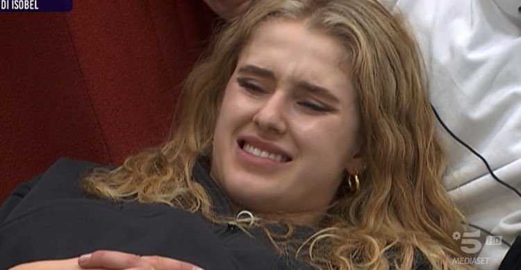 mezzalunatica's tweet photo. #Amici22

la Celentano li sta trollando tutti dai, questo guanto di sfida è troppo assurdo, non ci credo che l'ha proposto davvero https://t.co/mnWpLXus7u
