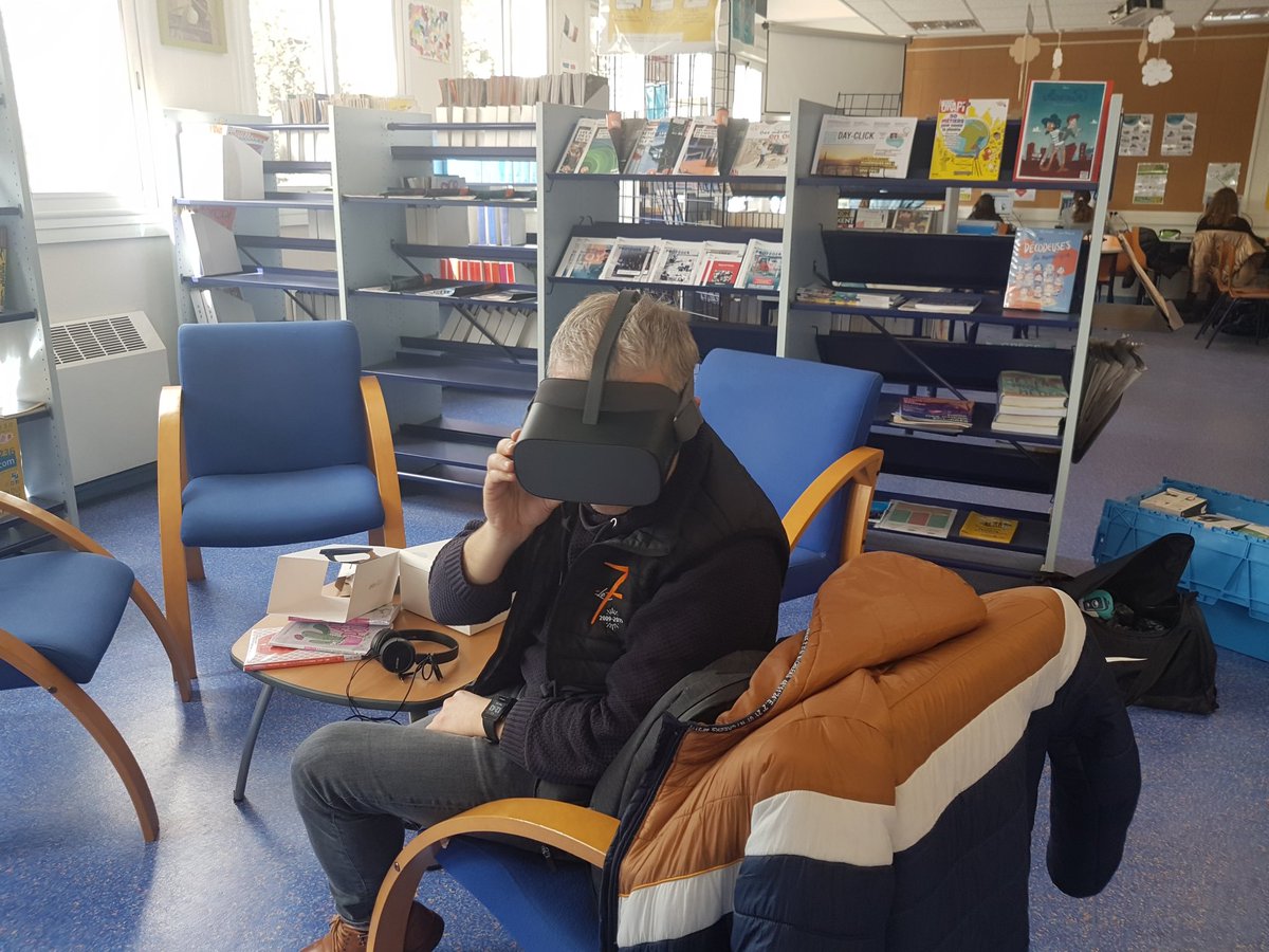 ernaux's tweet photo. Le #CDI en mode #VR test des solutions #Orientation #Cycle4 @YannickThevenet.@DanePoitiers @melabdnelle cc @philippemillet5. Une belle séance en #coanimation avec une collègue de #Mathématiques ⏩Métiers 360 et Jexplore https://t.co/cnFuO8wAjR