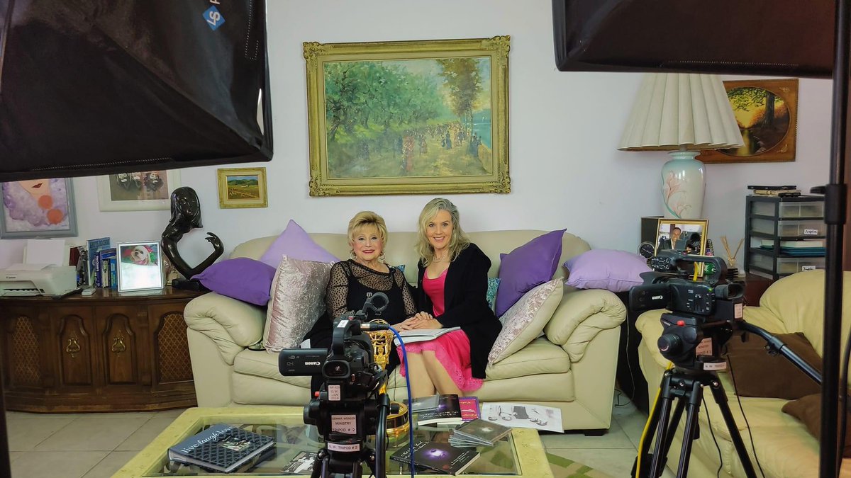 gemmawenger's tweet photo. Loved interviewing Hollywood icon Roberta Linn. Roberta talked about working with Shirley Temple, singing as the first Champagne lady on the Lawrence Welk show, receiving an Emmy award, and performing with the Rat Pack! She also talked about her out of body experience! #KXLA #CTN https://t.co/xVxWEF79NF