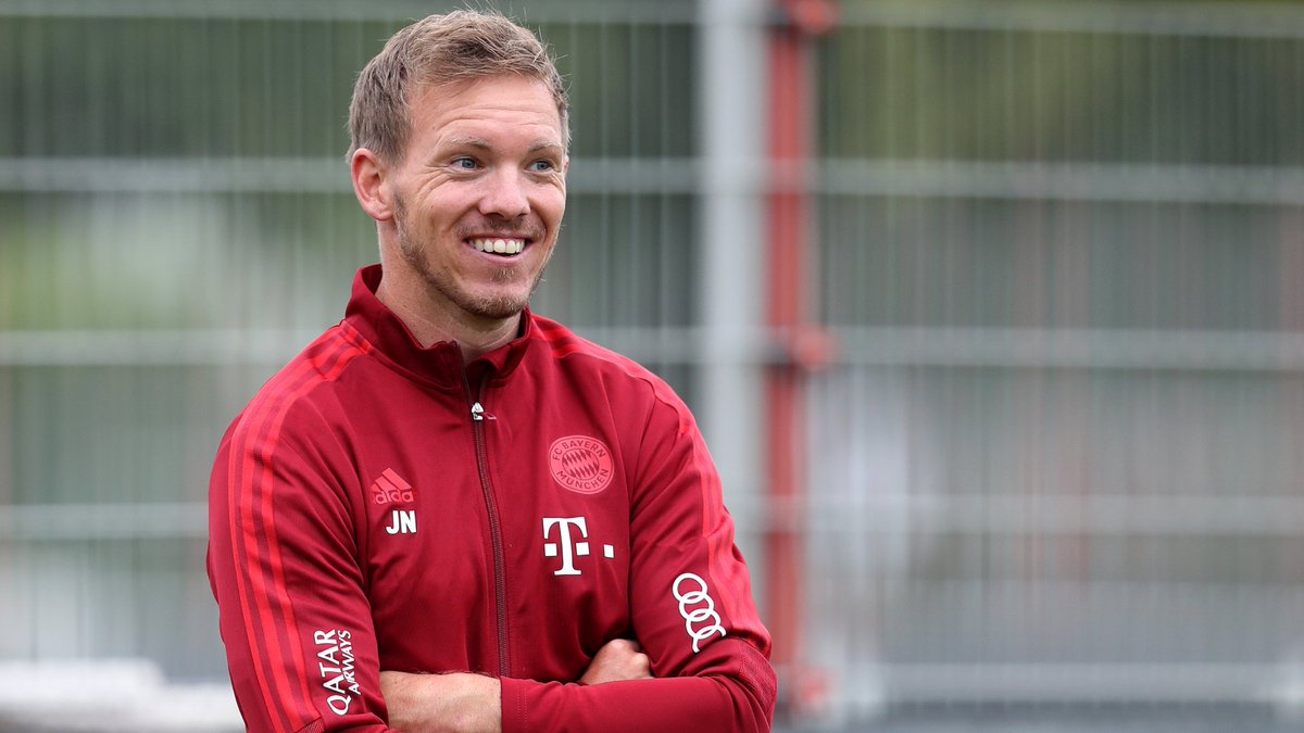 gerdwenzel's tweet photo. Site "kicker":  a clausula rescisória do contrato de Nagelsmann prescreve que "em caso de demissão antes de junho de 2023, o técnico continuará recebendo seu salário (aprox. 580 mil Euros/mês) até que ache um novo empregador". Nagelsmann, rindo à toa, receberá sem trabalhar. https://t.co/N1t0cSScZv