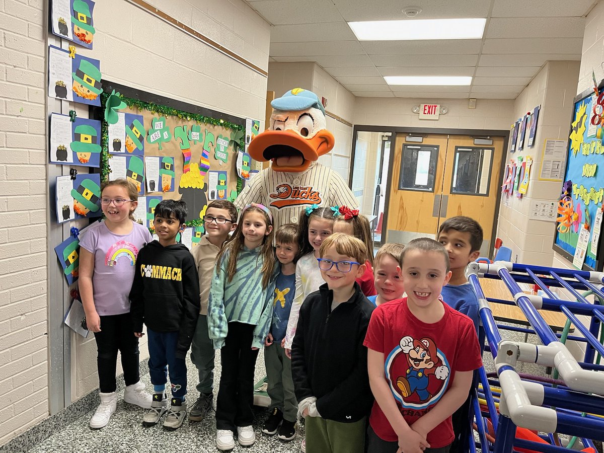 CommackSchools's tweet photo. North Ridge students had a special surprise visit from Quacker Jack of the Long Island Ducks!!
@LIDucks #NorthRidge #HighExcitement #NorthRidge #CommackSchools # https://t.co/m5UPBCoMKQ