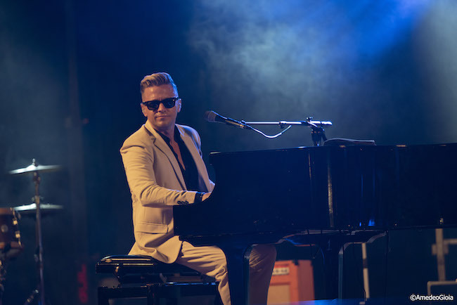 Swingballo's tweet photo. “Suspicious Minds”, Matthew Lee nella cover del brano di Elvis Presley https://t.co/KTB7oSWI4f