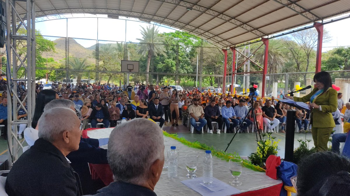 mari_velasquez's tweet photo. Con mi pueblo #MunicipioDíaz en el Informe de Gestión del ejercicio fiscal 2022
#UnidosContraLaCorrupción
@PartidoPSUV @PSUV_NE @delcyrodriguezv @jorgerpsuv @NestorLReverol @dcabellor @NicolasMaduro https://t.co/SmvWuad3Jt