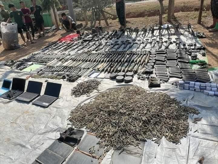 nicholas6284's tweet photo. WARNING: Graphics
BREAKING: local resistance claims an entire fascist battalion perished in battles alongside Shan-Karenni border.
By the look of the weapons seized, its a significant amount.
#MyanmarRevolution https://t.co/T515xLxfjD