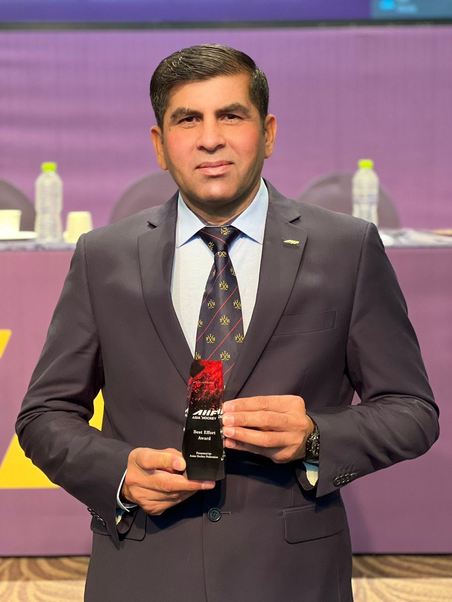 yousafexpress's tweet photo. @asia_hockey is houner the Best efforts Award to Mr Zahid Ali during AHF congress Mongyung city south korea, for his valuable services to hockey, direct or indirect, and his initiatives which have had a significant effect on the development and promotion of hockey. 
#Pakistan https://t.co/yI0CS033ns