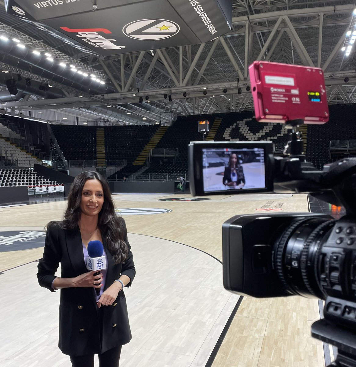 Noemifdez85's tweet photo. 👶🏻🤍 Tras la experencia más bonita y emocionante de mi vida, tocaba volver 🏀🤗 y con viaje a un destino nuevo, Bolonia.
A las 19h, @VirtusSegafredo 🆚 @RMBaloncesto. Partido del que os contamos todo en #RMConecta desde las 18:55h. https://t.co/0jQm00mVwn